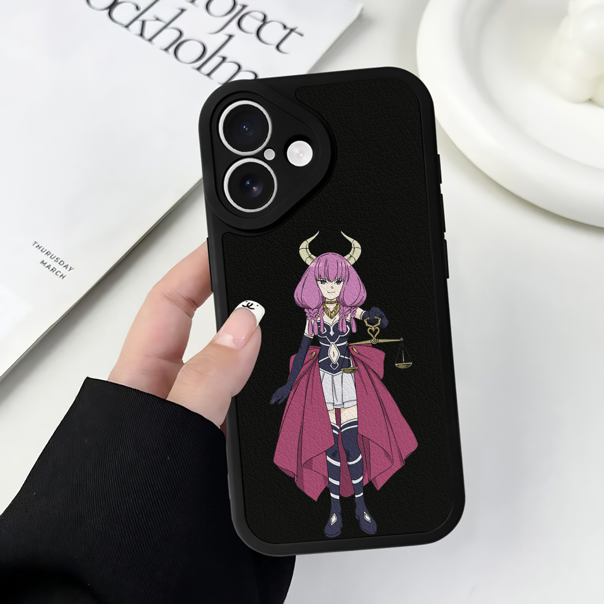 （画像用） 葬送のフリーレン Frieren 【iPhone 16シリーズ対応】シリコンスマホケース（レザー調） 材質：シリコン